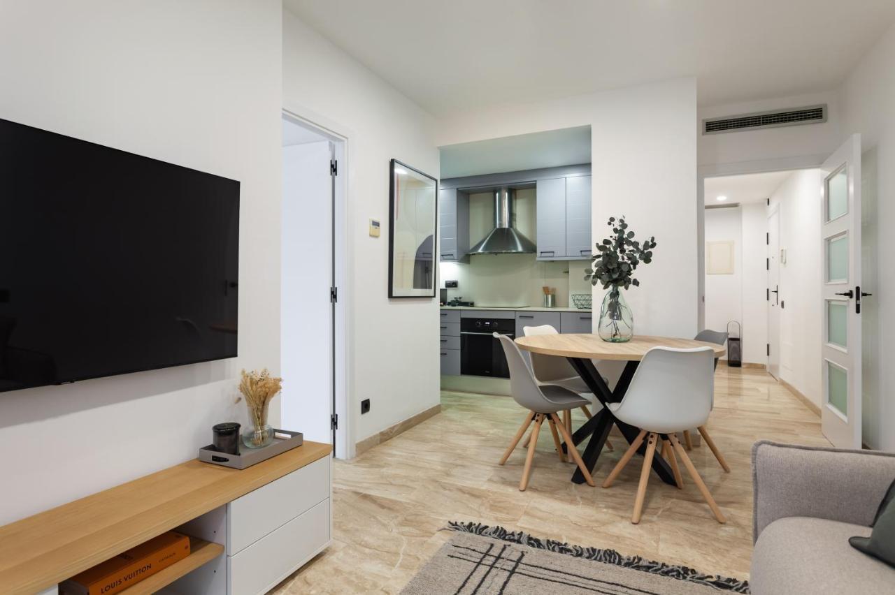 Cozy Apartment Les Corts Barcelona Exterior foto